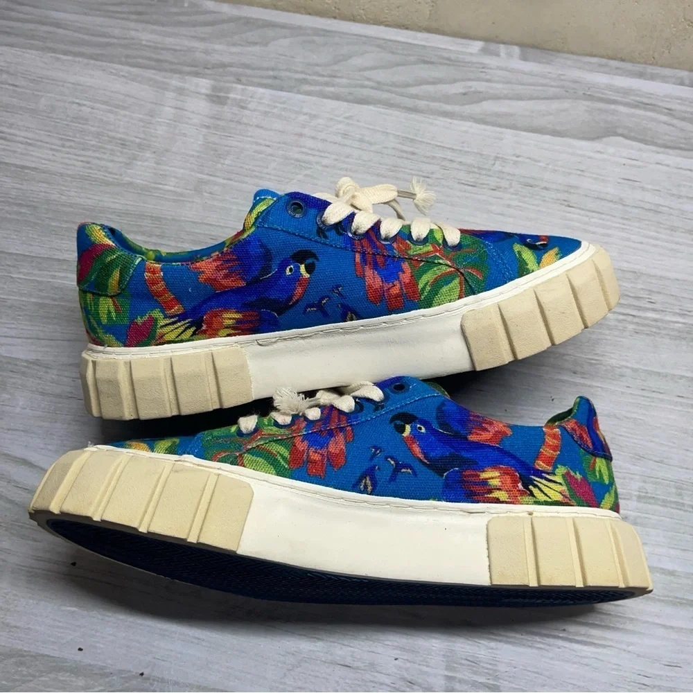 Farm Rio Tropical Bird Lace Up Chunky Sole Blue Macaw Sneakers Women’s size 8.5